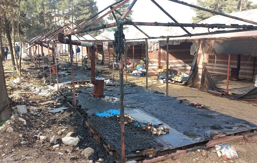 Maraş ta 7 çadır yandı, 2 depremzede yaralandı